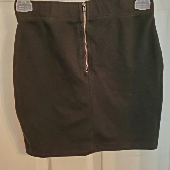Black Micro-Mini Skirt - Size 8 AUD (Fits like 0-2) | Stylish & Petite Fit - Picture 2 of 3